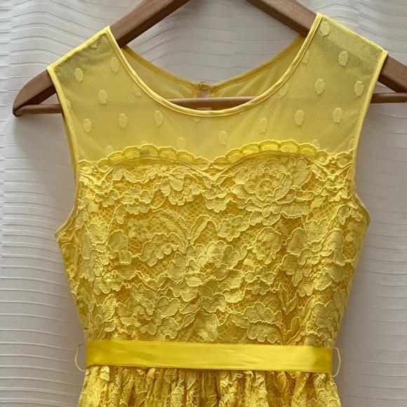 Golden yellow vintage-style lace dress - Picture 3 of 5